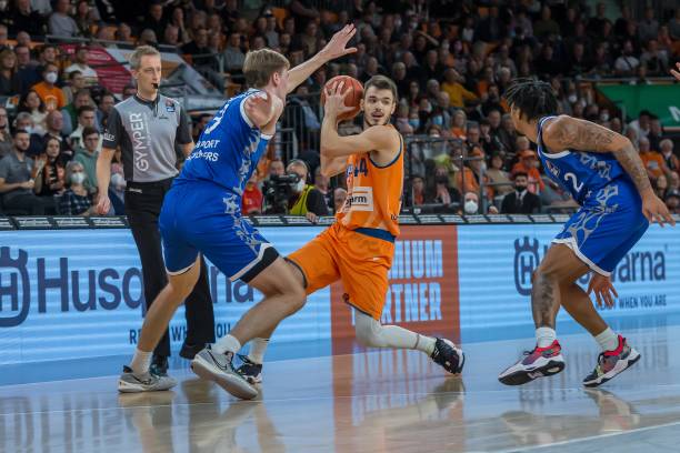 氛围显然是 氛围显然是