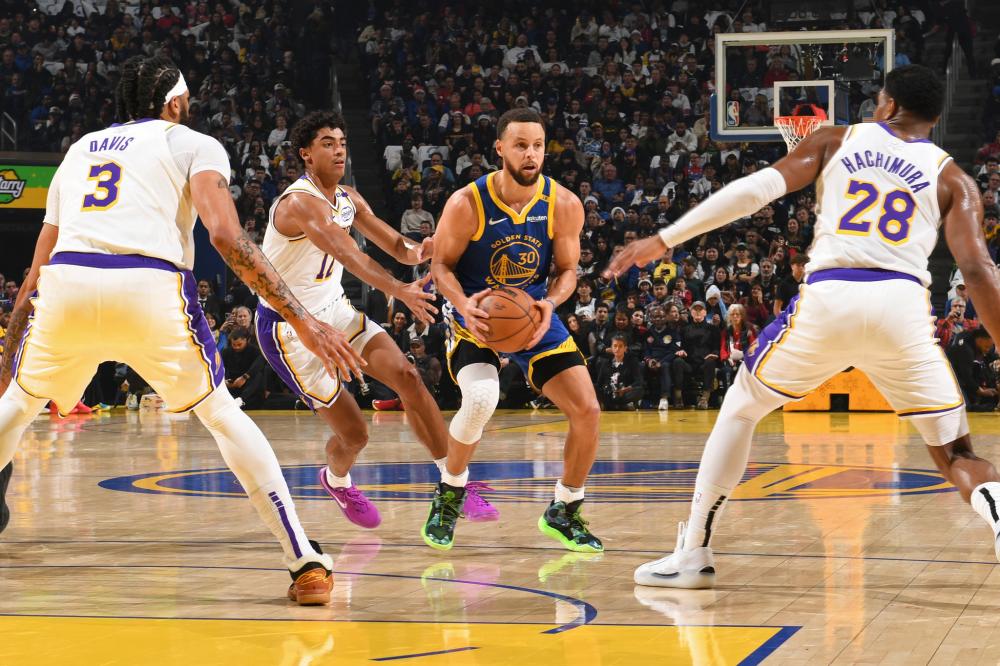 张伯伦后首人!字母哥两战轰71分32板30助:变身组织前锋