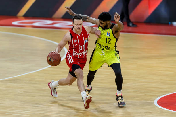 纳帅:磁卡在国家队的表现已经改善,在比赛中进球是他的目标.