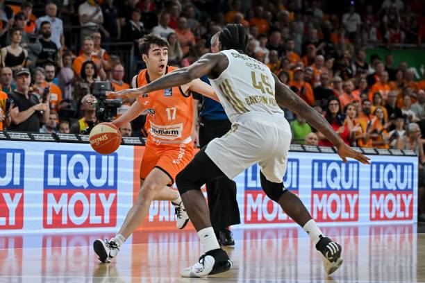 浓眉38+12詹姆斯27+10 湖人力克猛龙终结连败.