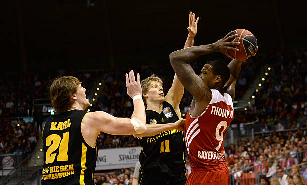 体育拉塞尔超越科比 成为湖人队史单季三分王